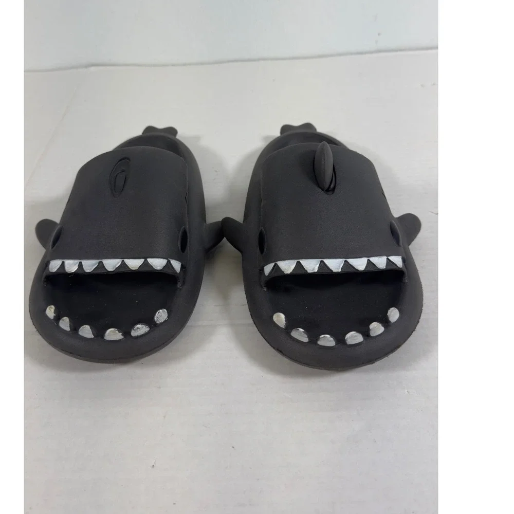 Crayon Friends Shark Slides‎ Unisex EU 38-39 Dark Grey Good Novelty Sandals